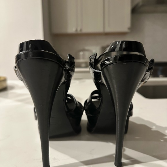Iconic Saint Laurent Tribute Black Patent Strappy Sandal - Picture 2 of 10